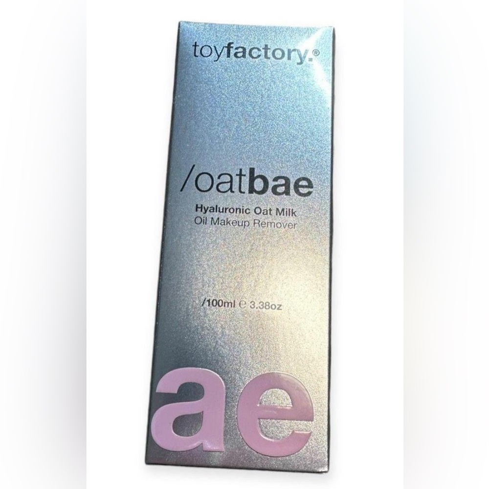 Hyaluronic Oatmilk Oil Makeup Remover